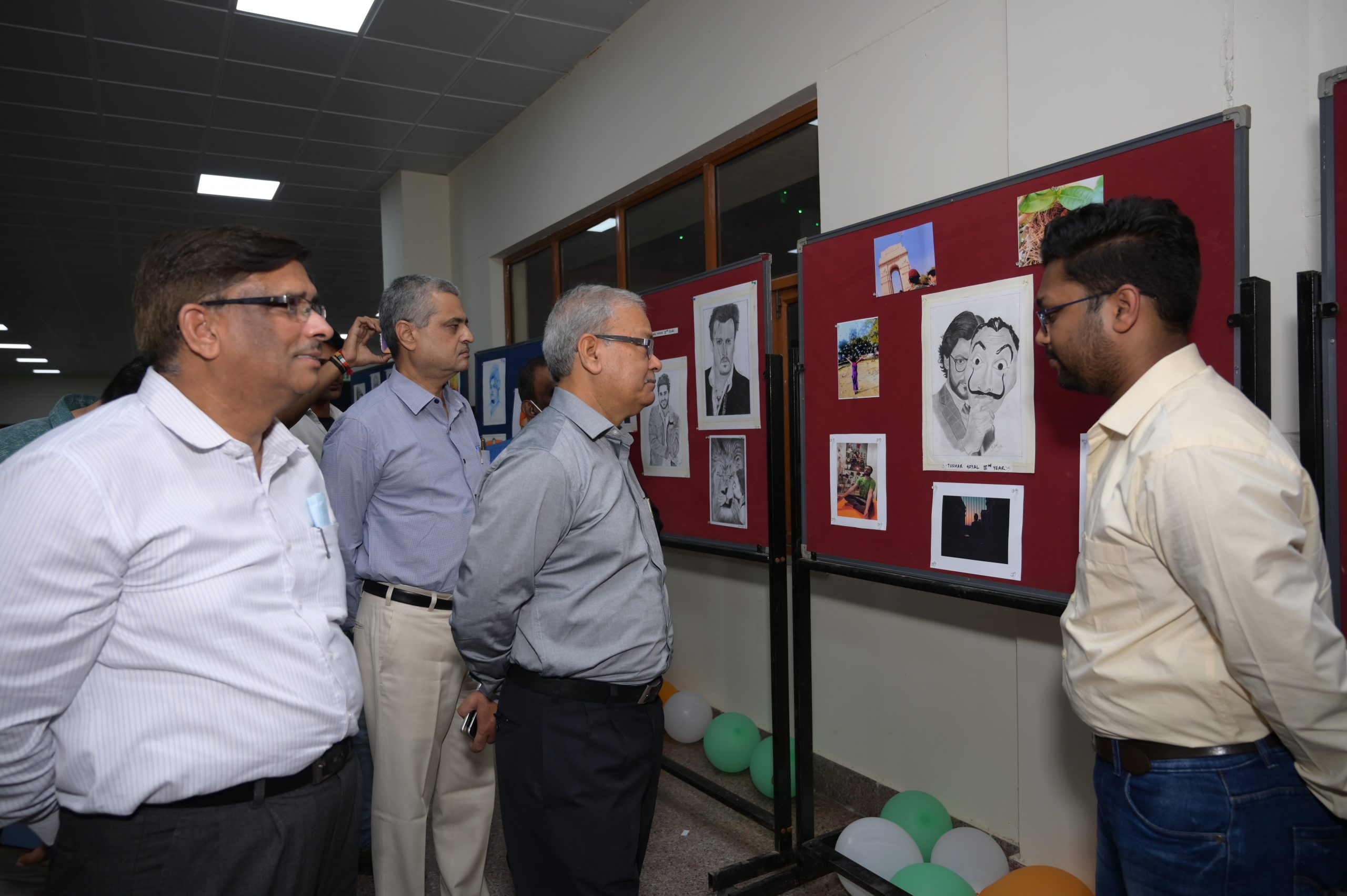Hon’ble Vice -Chancellor & Registrar visiting the “Artsy carnival” -21st Foundation Day