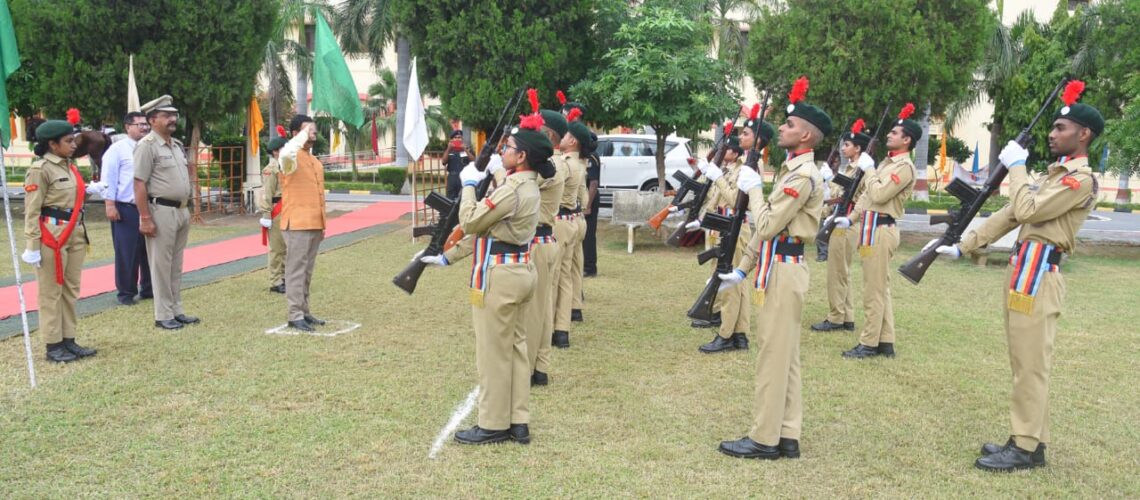 guard-of-honour-to-honble-vice-chancellor-by-ncc-cadets-on-the-occassion-of-independence-day