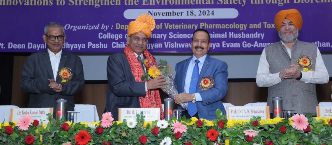 felicitation-of-chief-guest-of-isvptcon-2024