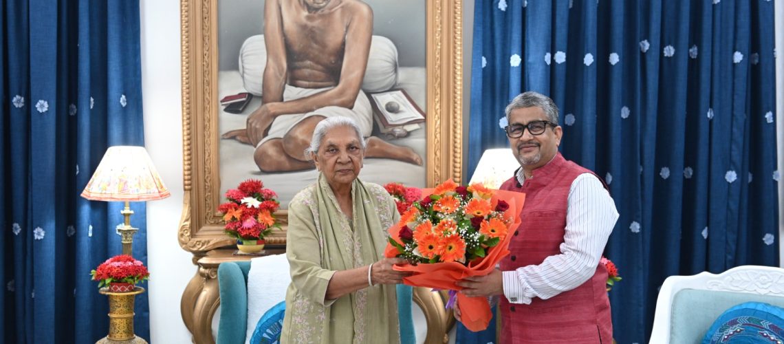on-13-09-2025-the-vice-chancellor-of-the-university-dr-abhijit-mitra-met-the-honble-governor-of-uttar-pradesh-and-chancellor-of-the-university-smt-anandiben-patel-at-rajbhavan-lucknow-and